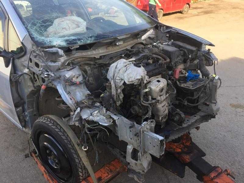 Тойота аурис 1,3 / Toyota Auris 1.3 на части