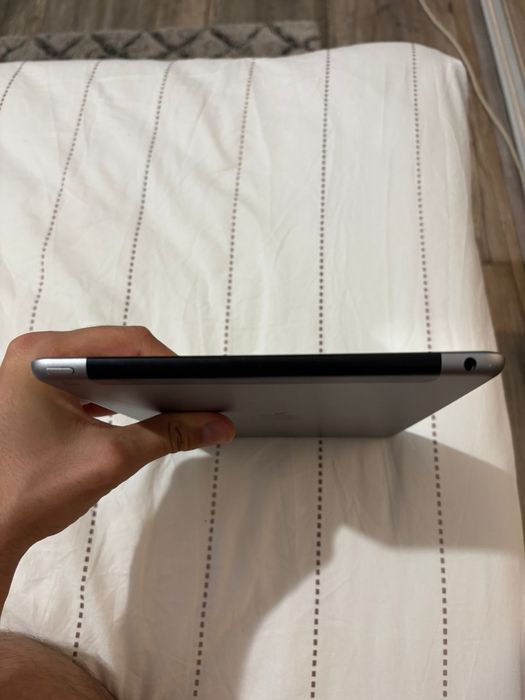 Vand ipad 6th Generation 32gb