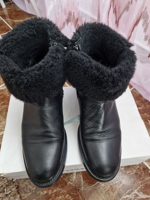 Ghete damă din piele cu blană – mărimea 39