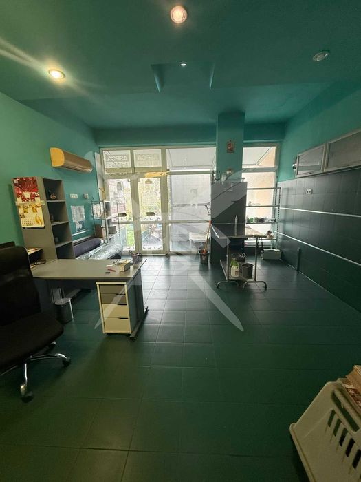 Продава се Офис в Бургас, Славейков - 50 кв.м за 806 €/кв.м - Снимка #2