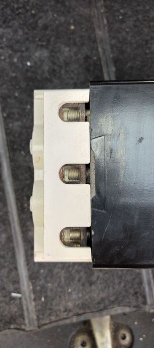 Автоматичен трифазен прекъсвач 100 Ампера