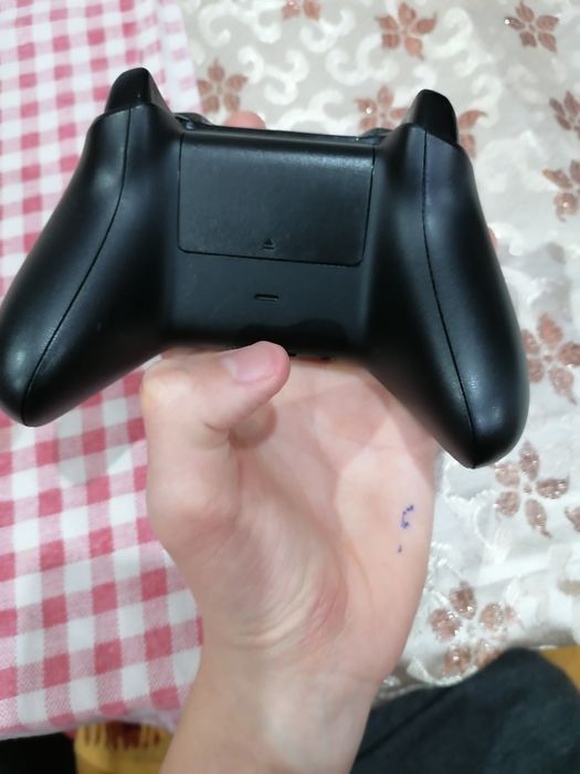 Vand xbox one 1tb. Pret negociabil
Vine cu maneta.