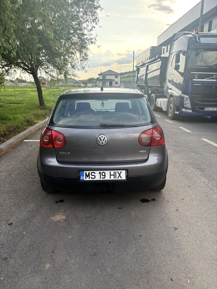 De vanzare Golf V motor 1.9