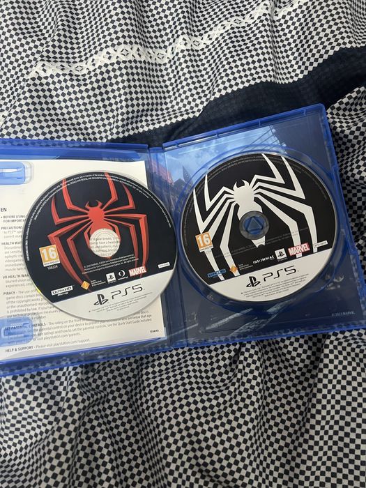 PS5 cu 2 manete si 7 jocuri