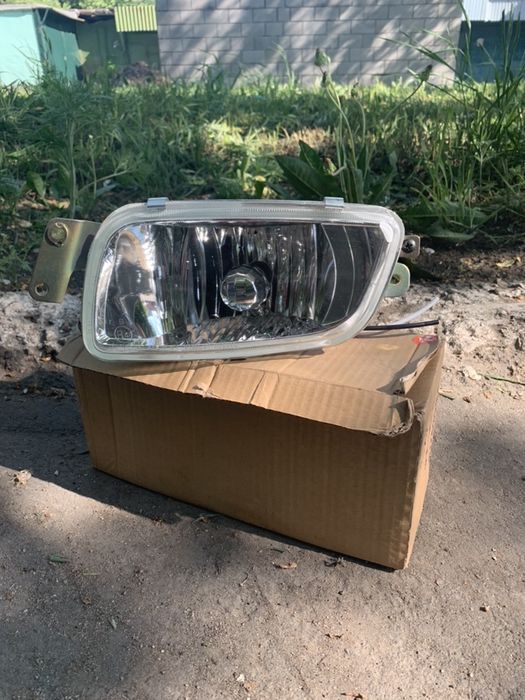 Продам 2 новые противатуманные фары на Mitsubishi Pajero Оригинал