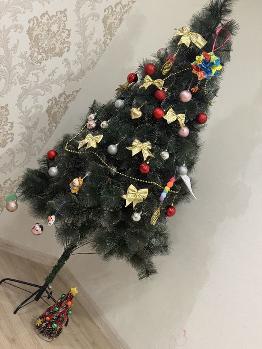 Срочно продам искусственную елку