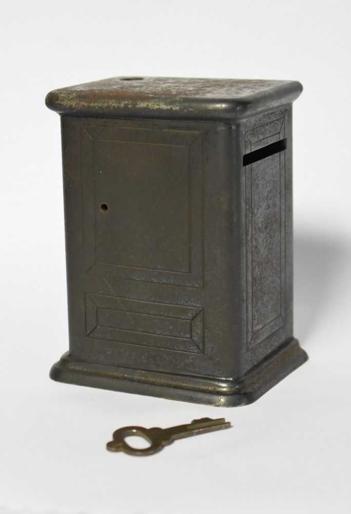 Pușculiță veche din fier sub forma unui seif- cca 1900