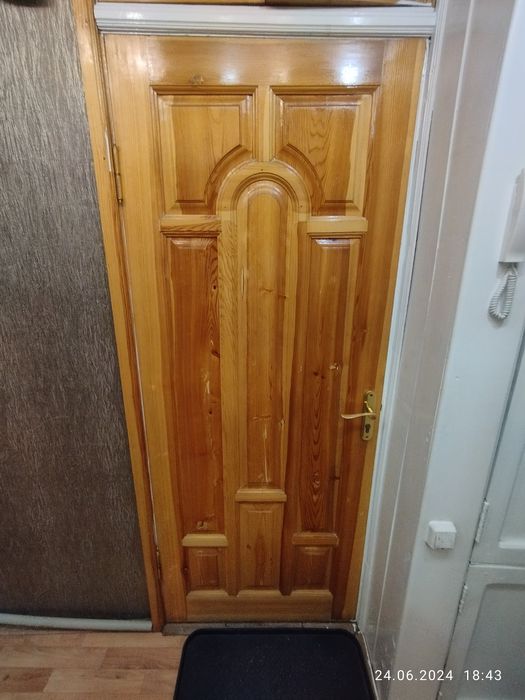 Дверь входная, натуральная сосна
