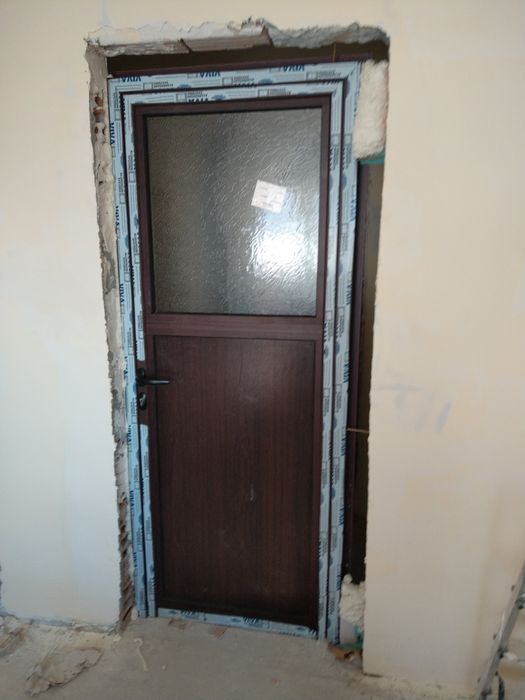 Алуминиева врата за баня