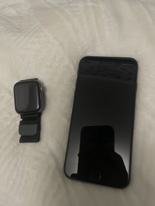 Продаю телефон IPhone 8 без зарядок (с коробкой)