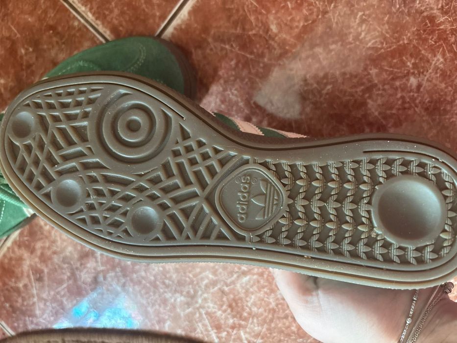 Adidasi noi fara eticheta