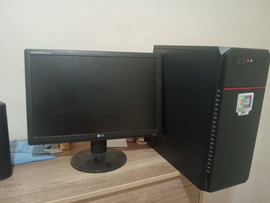 Продам монитор 19 LG и 2 кейса