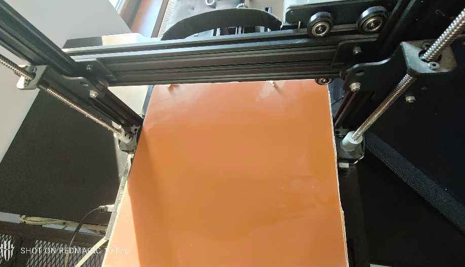 Imprimanta 3D cu 3.5 kg de filament