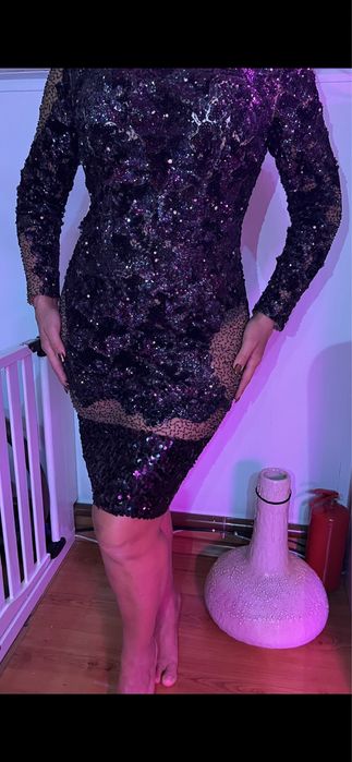 Продается платье с паетками,праздничное красивое ,покупала за дорого