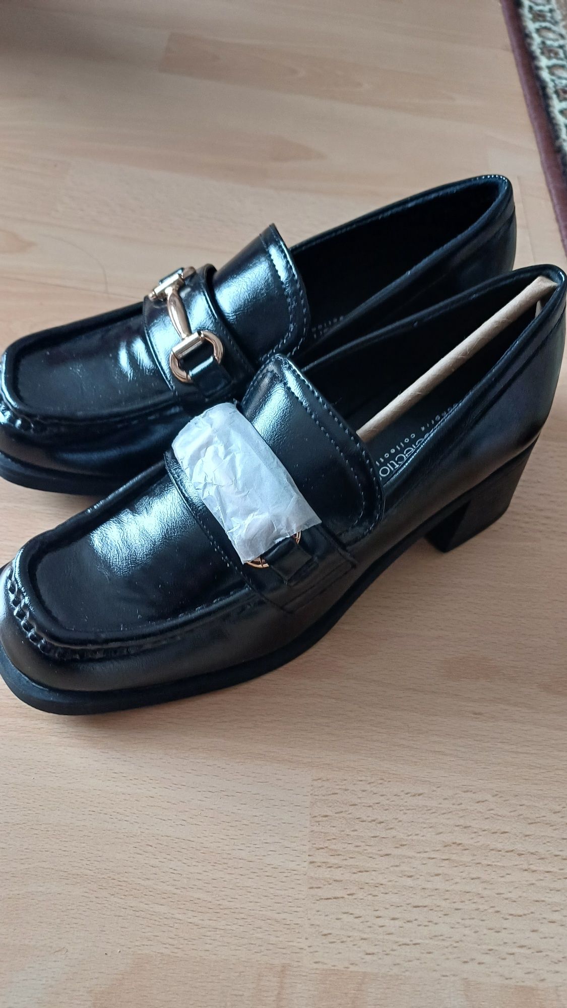 Pantofi noi negri
