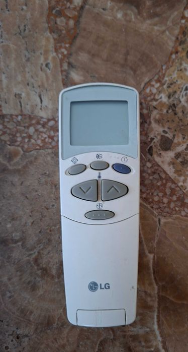 LG климатик 12 BTU