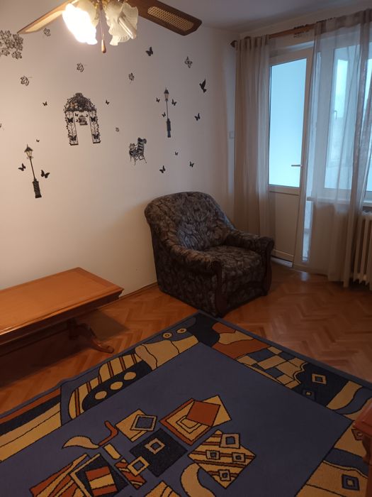 Dau spre inchiriere apartament3 camere  cu bucatarie open  space   l