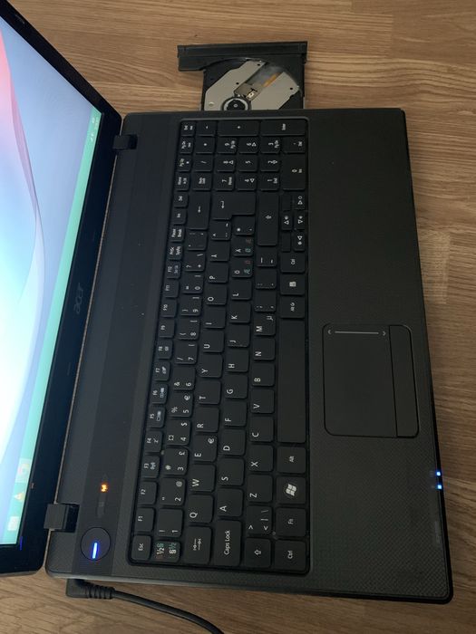 Laptop Acer display 15,6 led,6gb ram,500gb memorie,cu incarcator.