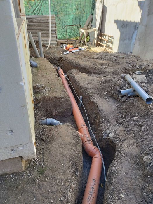 Raschetări apartamente ,case demolări săpat șanțuri și montaj scurgeri