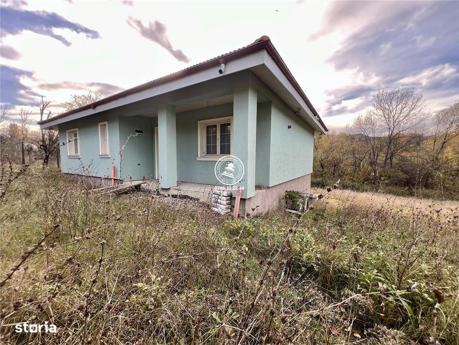 Vila cu 3 camere, 2 bai si 1000mp de teren de vanzare