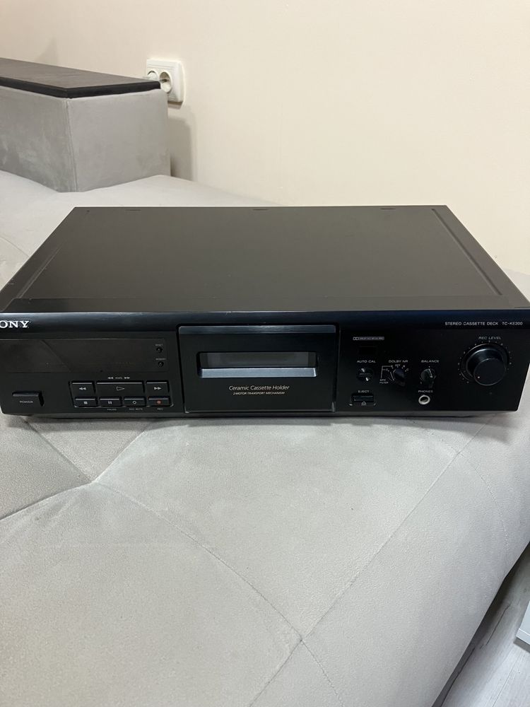 Продавам дек Sony TC-KE 300