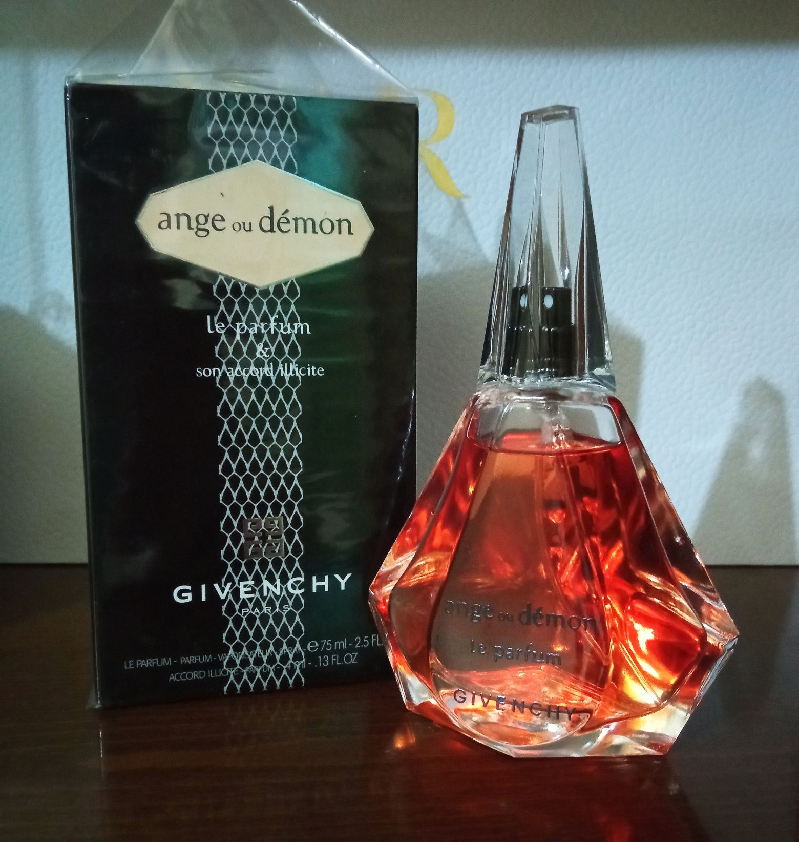 Парфюм Givenchy Ange ou Demon Le Parfum. Снятость.