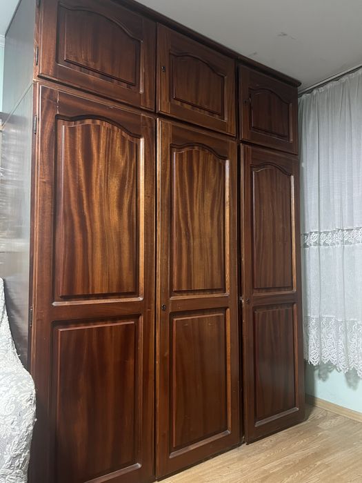 Шкаф из дерева натурального