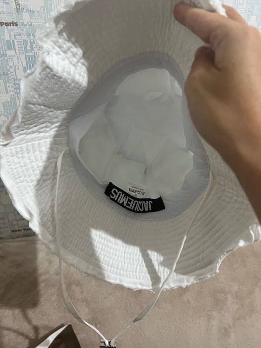 Модерни чисто нови  шапки