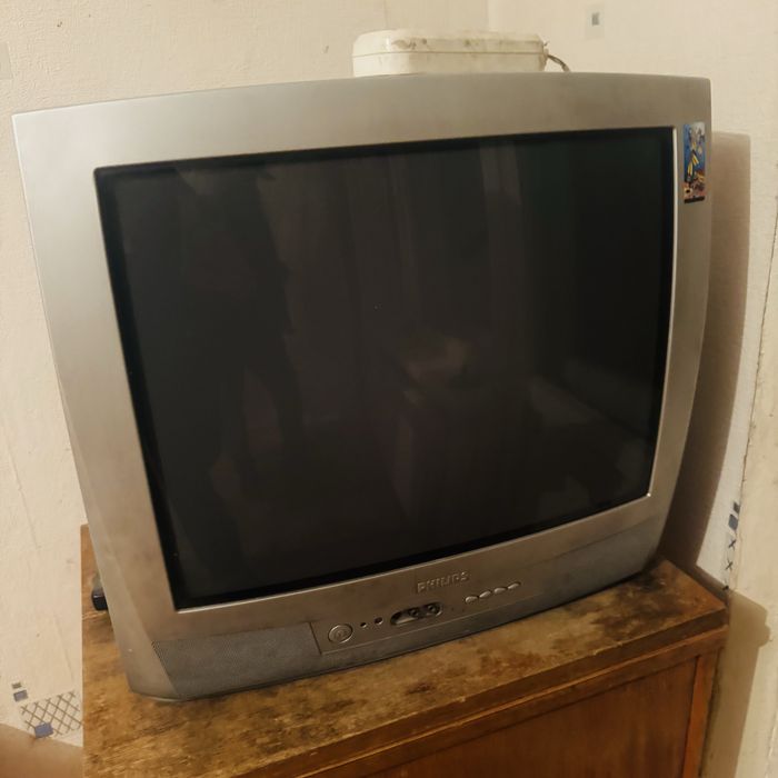 Продам телевизоры на запчасти