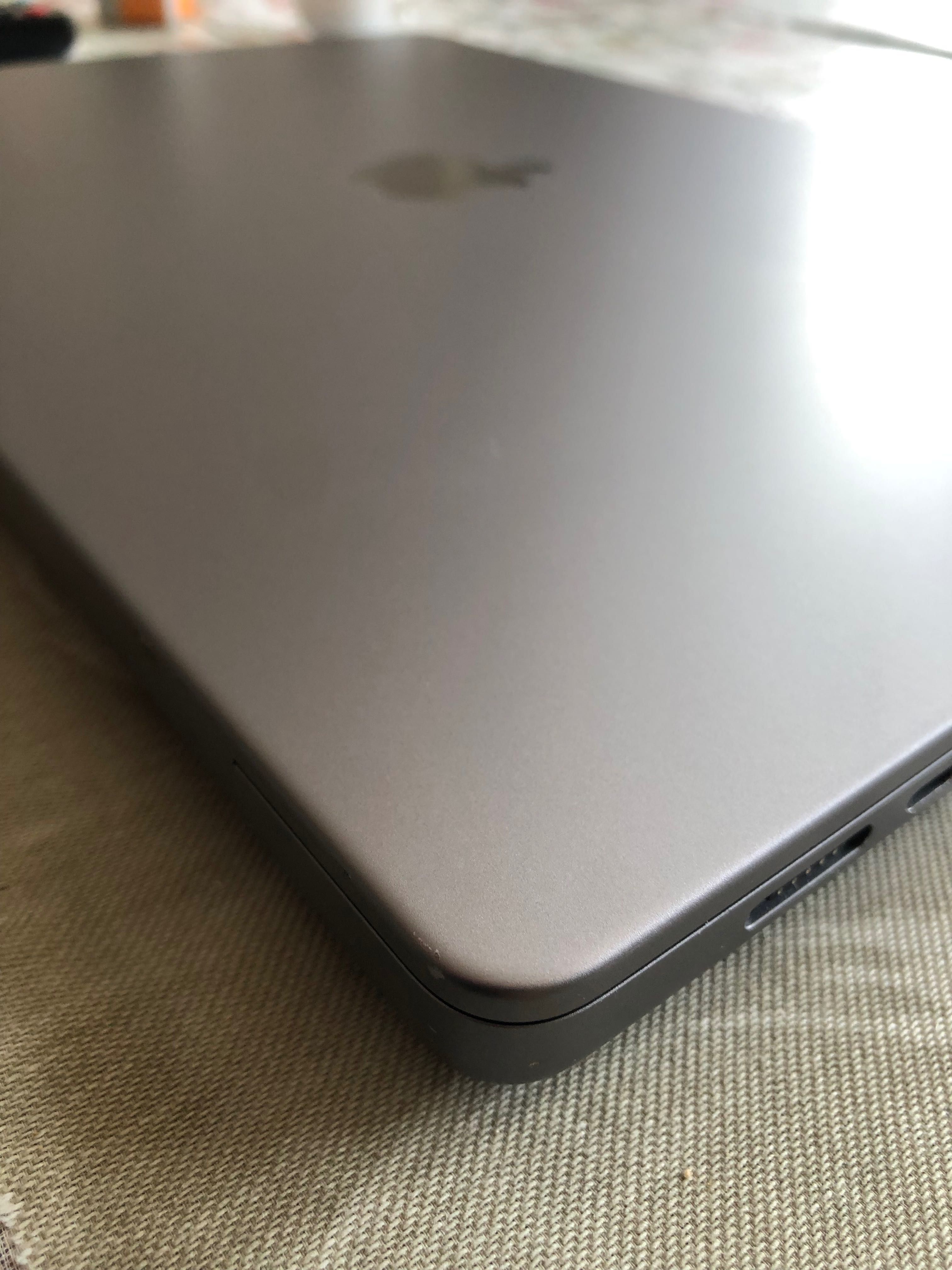 MacBook Pro M2 16"
