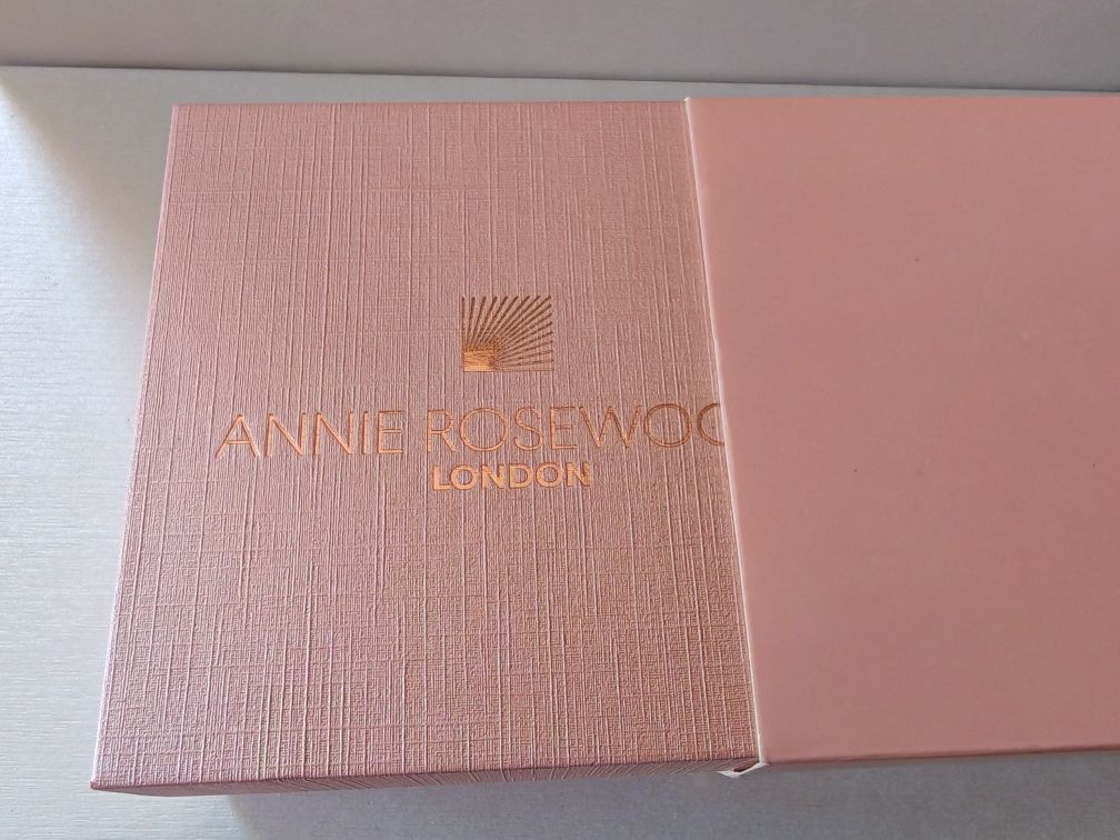 Бижута - Обеци и колие Annie Rosewood London