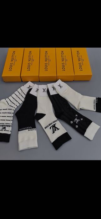 Șosete Louis Vuitton model 2026(prețul este ptr o pereche)