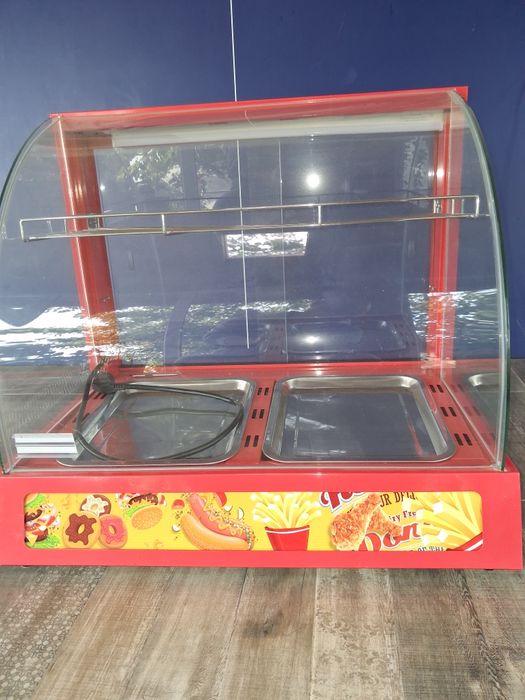 Vitrina caldă impecabila