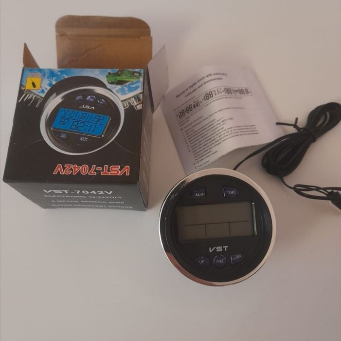 Автомобильные часы. Новые, в упаковке.