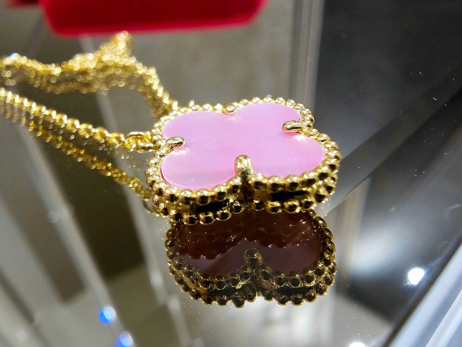 Van Cleef & Arpels VCA Gold Pink Opal Alhambra Clover Дамско Колие