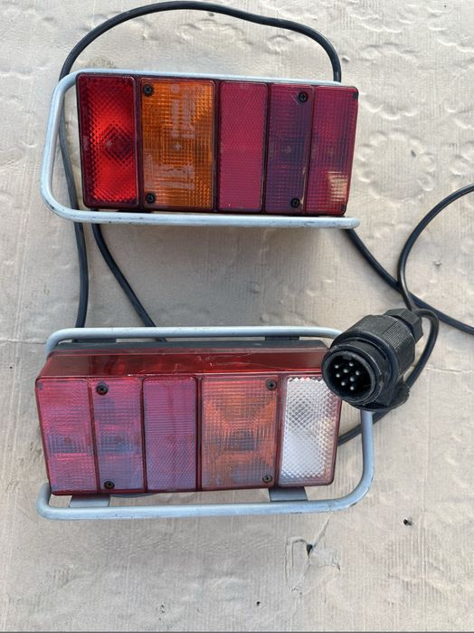 Set stopuri rulota/remorca marca HELLA