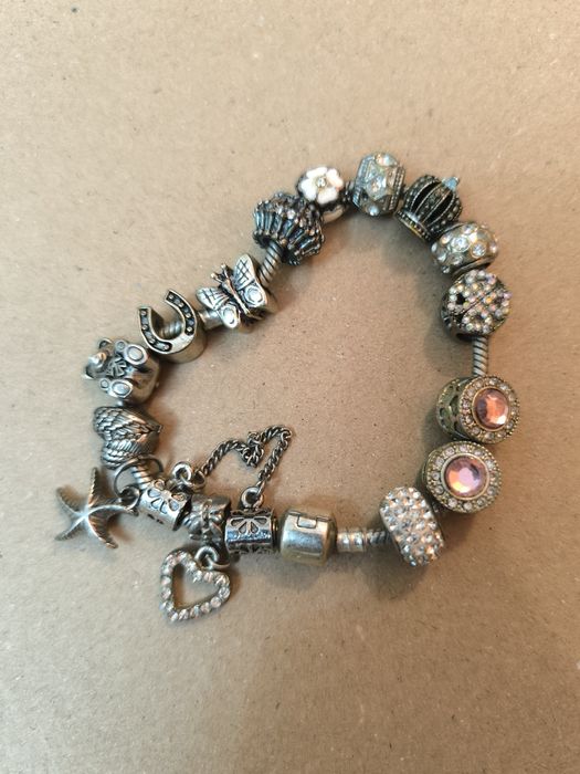 Гривна Pandora 250 лв. С 15 талисмана !