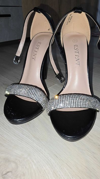 Sandale cu toc pentru femei