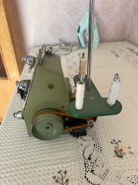 Продам швейную машинку , две штуки