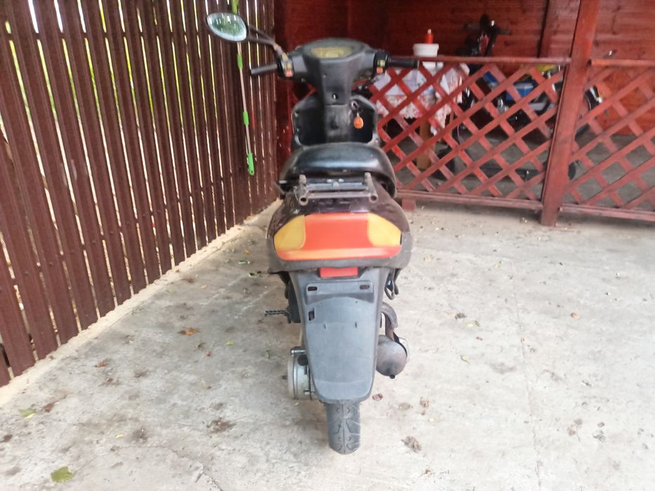 Scuter in 2 timpi