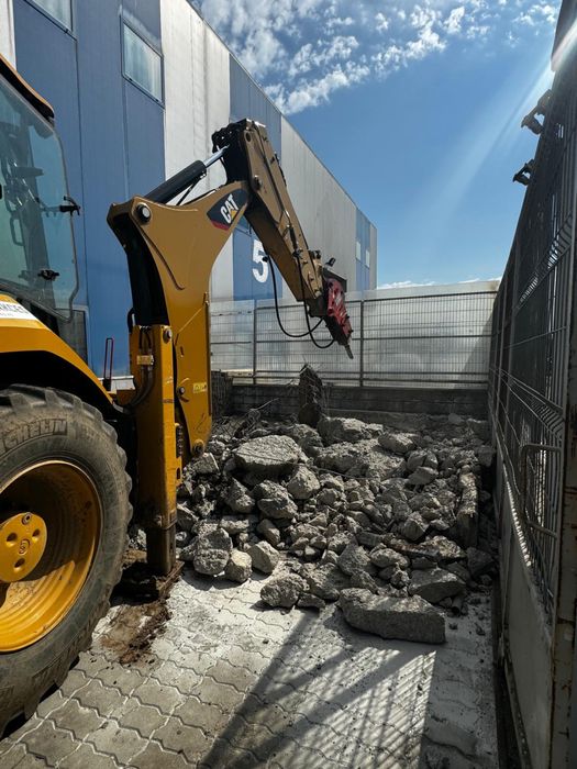 Buldoexcavator cu picon de închiriat