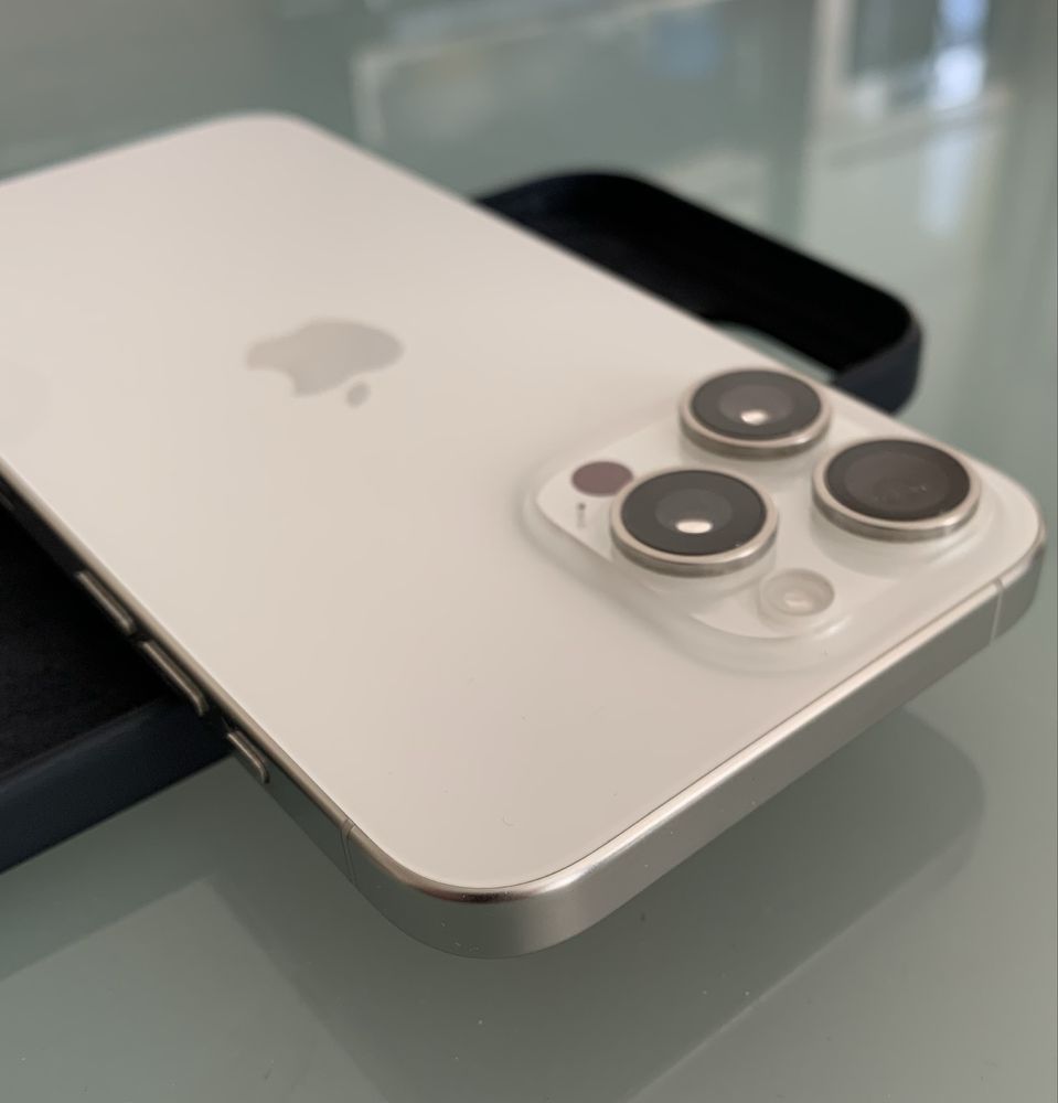 Продавам iPhone 15 pro max 512GB