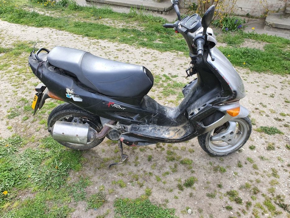 Vând scuter Peugeot