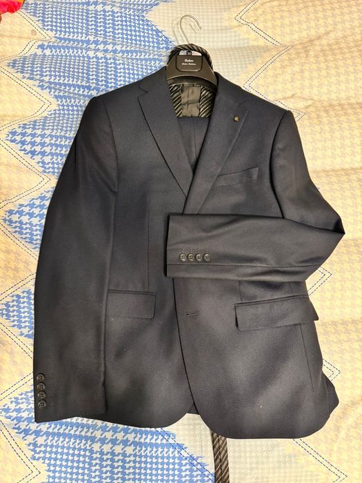 Продам  Костюм троицкая в отличном состоянии  почти новый