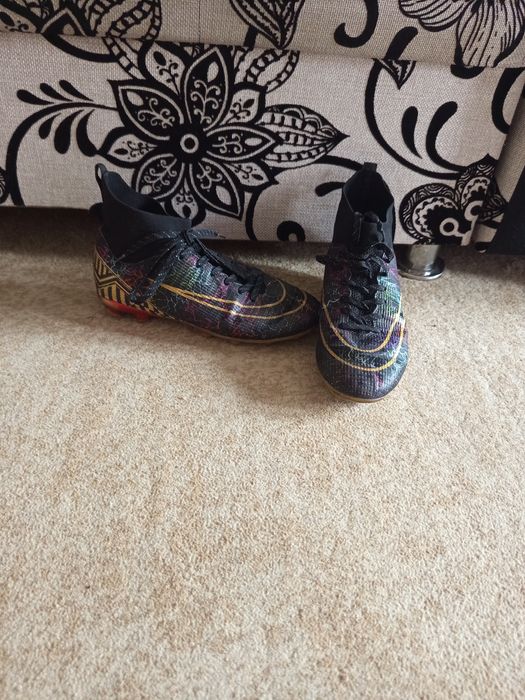 Бутсы футбольные.