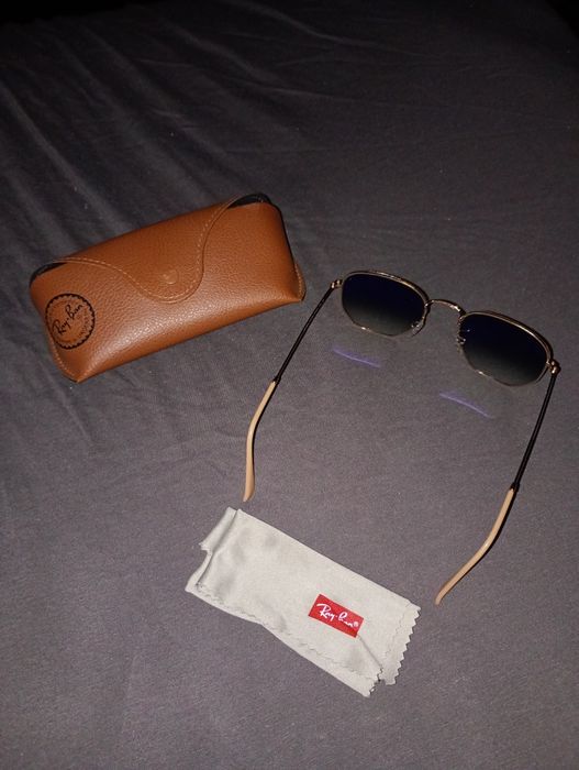 Vând ochelari de soare Ray ban