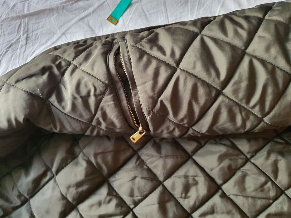 Geaca cu gluga khaki  Zara
