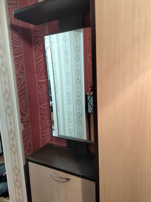 Продам прихожую .