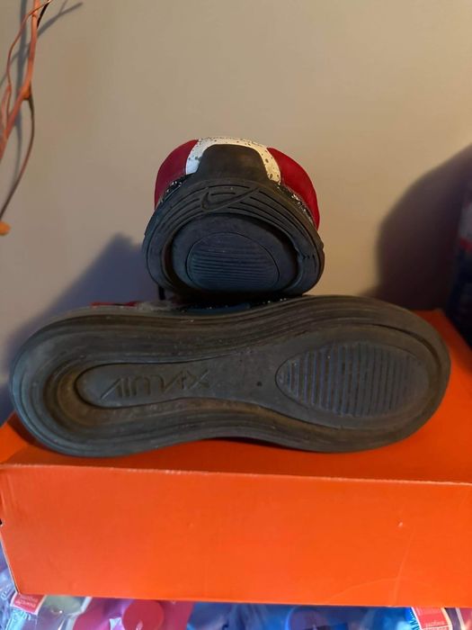 Оригинални маратонки Nike 720