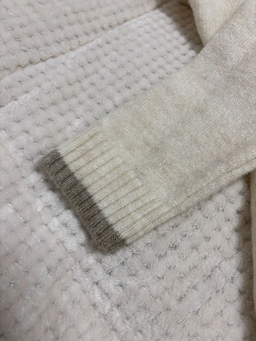 Дамска жилетка в бежово